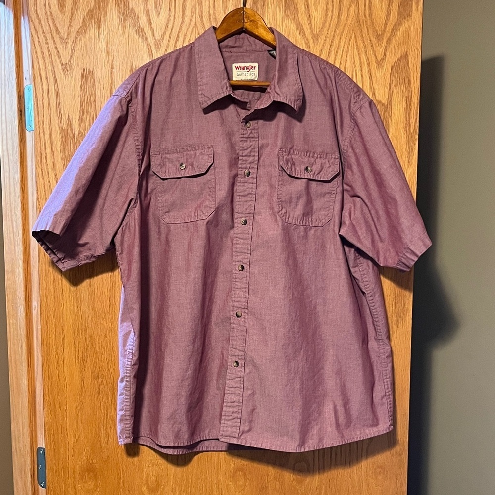 Wrangler Men's Short Sleeve Maroon Button Down Shirt